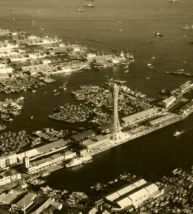 神戸ポートタワーとメリケンパーク